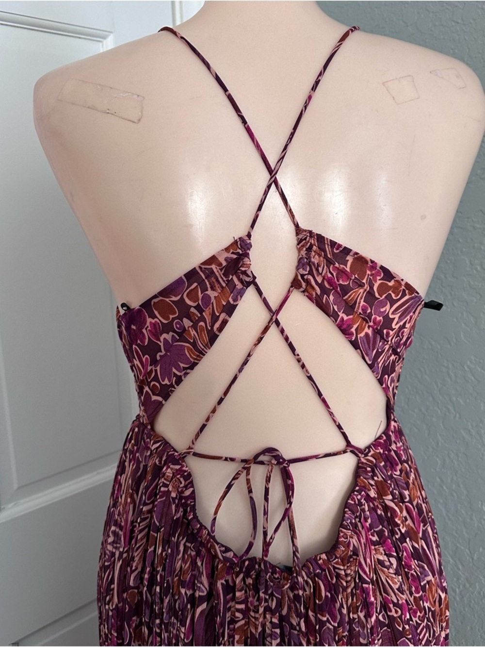 LULU’S KIT PLUM MULTI FLORAL PLEATED LACE UP MAXI DRESS - Picture 14 of 16
